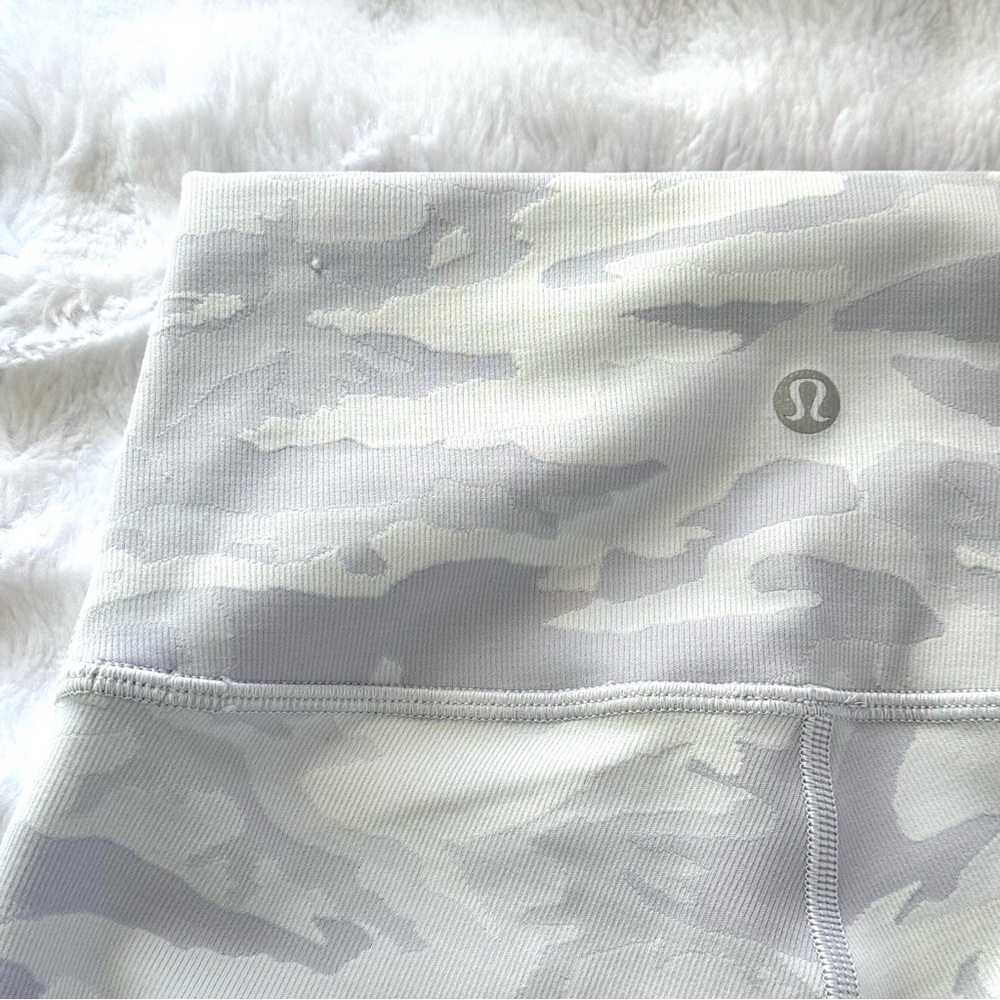 NWOT LULULEMON Wunder Under High-Rise Short 10" Camouflage, Biker Shorts, Size 2 - Picture 8 of 10